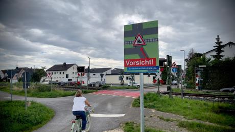 So schnell geht es nicht, den Bahnübergang an der Gerlenhofer St.-Wolfgang-Straße dichtzumachen. 

