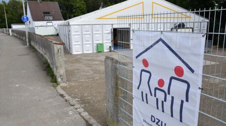 Das Zelt ist weg, der Modulbau sollte eigentlich kommen. Doch nun hat die Stadt Lauingen dagegen geklagt. 