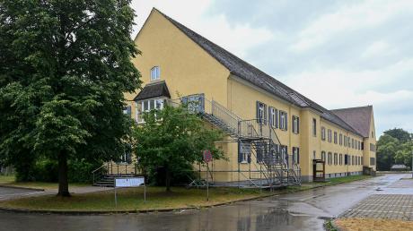 Die bisherigen Mieter im ehemaligen Penzinger Fliegerhorst sollen ausziehen, allerdings können dort noch zeitlich befristet Asylsuchende untergebracht werden.