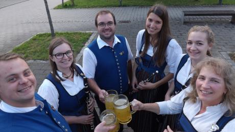 Die Mitglieder des Musikvereins Langenneufnach sind erleichtert, dass das Oktoberfest seinen Namen behalten darf.