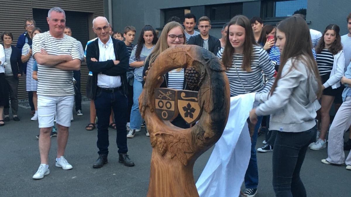 #300 Jahre alte Eiche symbolisiert 30 Jahre Freundschaft mit Frankreich