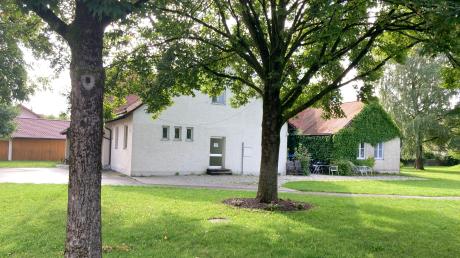 Auf rund 2,5 Millionen Euro wird momentan der Umbau der ehemaligen Echinger Schule zu einer Begegnungsstätte beziffert.