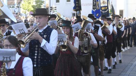 Gestern Abend wurde in Thierhaupten die 57. Festwoche eröffnet. „Musik ist Trumpf“, zumal der Musikverein Thierhaupten seinen 160. Vereinsgeburtstag feiert und das 44. Bezirksmusikfest stattfinden wird.