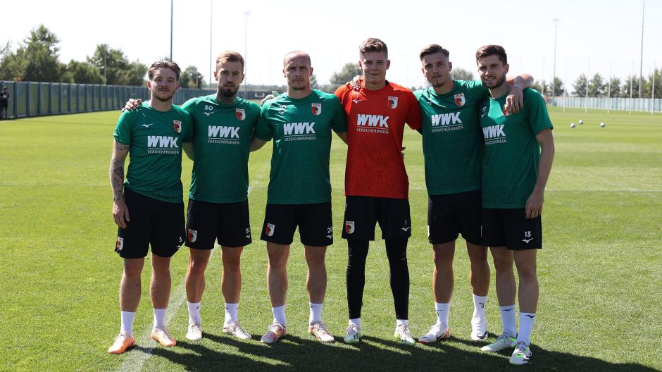 FC Augsburg Mannschaftsrat 2023 FC Augsburg Mannschaftsrat 2023: (von links) Mads Pedersen, Niklas Dorsch, Sven Michel, Finn Dahmen, Kapitän Ermedin Demirovic und Elvis Rexhbecaj.