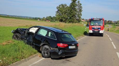 Ein Auto und ein Lastwagen sind am Donnerstag an der Einmündung der aus Richtung Babenhausen her kommenden Staatsstraße 2017 in die nach Memmingen führende St 2031 zusammengestoßen. 