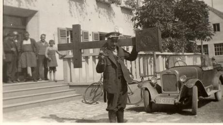 Vor 90 Jahren brach Josef Gardel aus Sinning auf, um zu Fuß ein 30 Kilo schweres Holzkreuz von Rohrenfels nach Rom zu tragen.