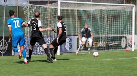 Gegen Glött tat sich der SV Wörntizstein-Berg (in Schwarz) zunächst schwer, gewann am Ende aber dennoch 4:0. 
