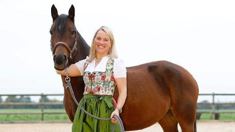 Hella Scherer leitet zusammen mit ihrem Mann Martin den Langwiedhof in Mering. Viele Tiere - darunter 13 Pferde - leben auf dem Hof.