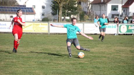Die Spielführerin des FC Loppenhausen, Katrin Mayr, führt ihre Mannschaft am kommenden Sonntag in die neue Pflichtspielsaison.