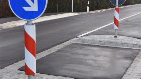Eine Frau überrollte mit ihrem Auto in Tapfheim eine Querungshilfe für Fußgänger.