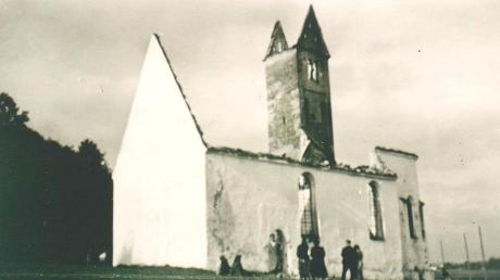 Zerstörung der Osteraufkirche bei Denklingen: So sah die Brandruine der Osteraufkirche im September 1943 aus.