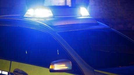 Ein junger Autofahrer hat sich am späten Freitagabend in Laupheim und Umgebung eine Verfolgungsjagd mit der Polizei geliefert. 
