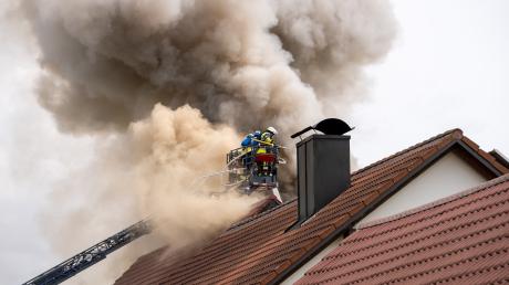 In Karlskron hat am Sonntag der Dachstuhl eines Hauses gebrannt. 