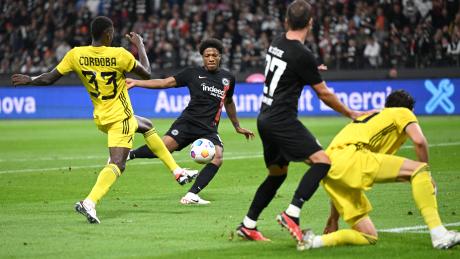Eintracht Frankfurt spielt als deutsches Team in der Conference League. Hier gibt es alle Informationen rund um Übertragung der Liga live im TV und Stream.