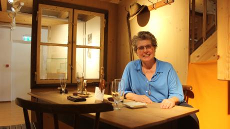 Susanne Anwander führt im Heimat- und Bauernkriegsmuseum Blaue Ente durch die Geschichte des Leipheimer Biers und der Gaststätten der Stadt.