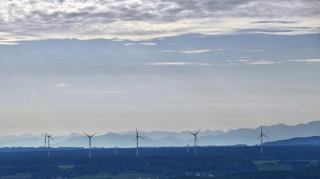 Von der neuen Windkraftanlage in Fuchstal könnte Denklingen noch wesentlich mehr profitieren. Diese liegt nur unweit der Gemeindegrenzen entfernt. 