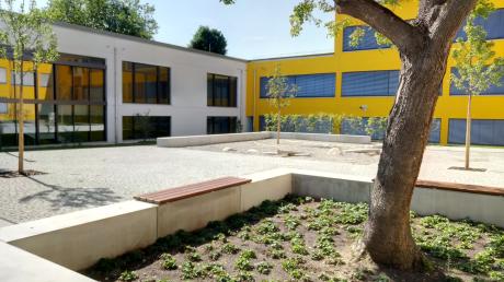 Ein Meilenstein der Donauwörther Schulgeschichte: Der neue Realschul-Komplex St. Ursula - Heilig Kreuz im Donauwörther Stauferpark ist fertig.