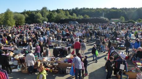 Der Flohmarkt auf dem Gelände des Abfallwirtschaftszentrums in Hofstetten ist ein großer Besuchermagnet.