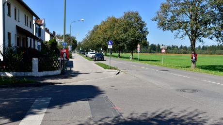 An der Kreuzung Lechallee/Wertachstraße ist in Bobingen ein Fahrradfahrer bei einem Unfall ums Leben gekommen.