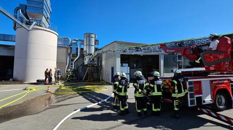 Auf dem Gelände der Firma Gunzner in Monheim hat es in einem Sägespäne-Silo gebrannt