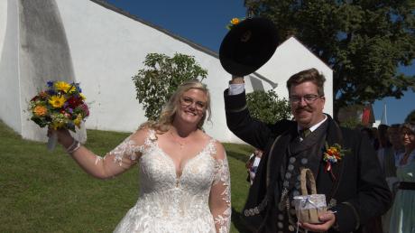 Die Corona-Pandemie hatte Simone und Tobias Gensberger eine kirchliche Hochzeit mit vielen Gästen nicht möglich gemacht. Die wurde jetzt nachgeholt. 