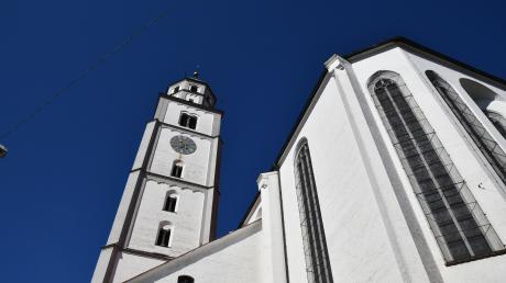 Der Turm der Stadtpfarrkirche St. Martin in Lauingen ist schon seit Jahren sanierungsbedürftig. Jetzt gibt es einen konkreten Zeitplan.