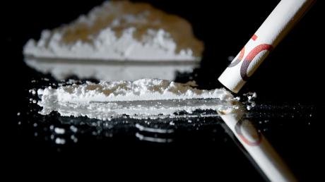 Drei mutmaßliche Drogendealer stehen aktuell in Ingolstadt vor Gericht. Bei Wohnungsdurchsuchungen wurde unter anderem ein knappes Kilo Kokain gefunden.