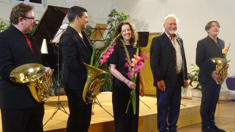Engelbert Schmid (Zweiter von rechts) und das Publikum dankten William VerMeulen, Samuel Seidenberg, Katharina Khodos und Hervé Joulais (von links) für ein Konzert voller Glanzpunkte.