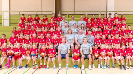 Die Teilnehmer des 32. Basketballcamp des TSV Nördlingen.