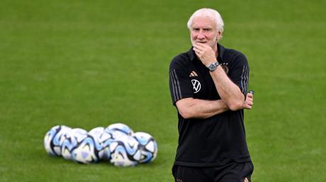 Interims-Teamchef Rudi Völler kehrt einmalig auf die Trainerbank der deutschen Nationalmannschaft zurück, erstmals seit Juni 2004.