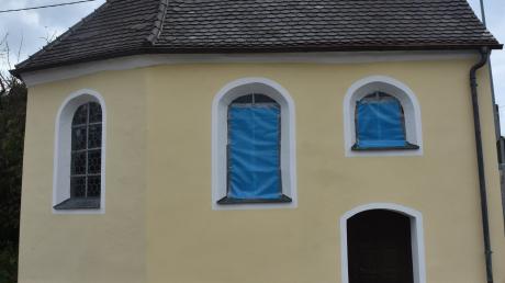 Die Fenster auf der Nordseite der Birkacher St.-Antonius-Kapelle wurden von den Hagelkörnern schwer beschädigt