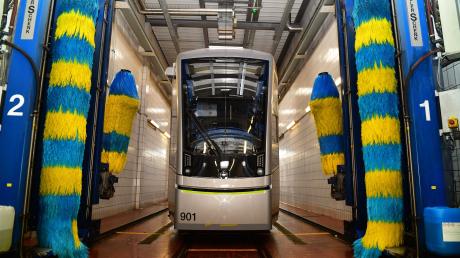 Die erste Tramlink-Straßenbahn des Herstellers Stadler befindet sich bereits in Augsburg und wird erprobt. 