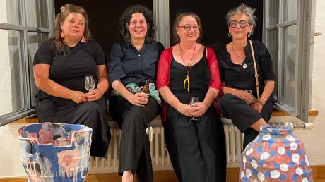 Die entspannten Künstlerinnen nach der Vernissage: Anna Dorothea Klug (von links), Elke Sada, Nathalie Schnider-Lang und Dorothee Pfeifer.