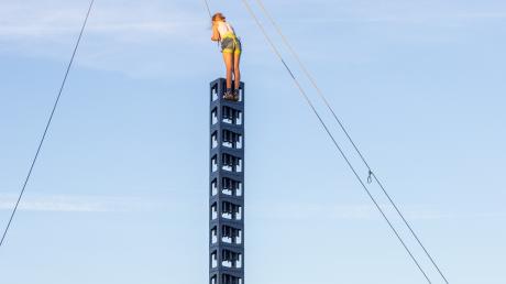 Die zehnjährige Johanna Glas erreichte als erste Teilnehmerin den sieben Meter hohen Turm aus 20 Getränkekisten.