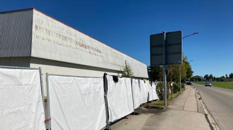 Notunterkunft für Geflüchtete in Bad Wörishofen
Die Notunterkunft für Geflüchtete in Bad Wörishofens Gewerbegebiet ist voll.