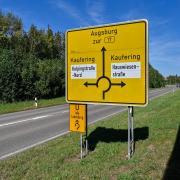 In Kaufering soll Augsburg auf den Verkehrsschildern verschwinden. 