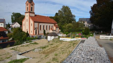 Der Jedesheimer Friedhof wird derzeit umgestaltet. Auch dieses Bauprojekt war Thema in der Bürgerversammlung. 