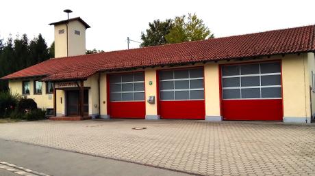 Das bestehende Feuerwehrhaus in Münsterhausen muss dringend erweitert und saniert werden. Der Marktgemeinderat befürwortet die Maßnahmen.