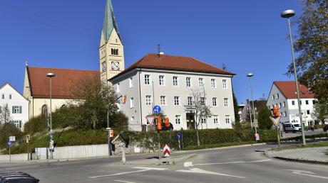 Bis 1986 befand sich die Bobinger Polizeiinspektion im alten Rathaus. Heute ist dort die Sozialstation untergebracht.