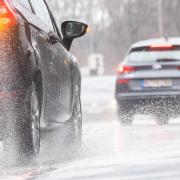 Auf Höhe Jettingen-Scheppach kam ein Autofahrer auf der A8 von der Fahrbahn ab, weil seine Geschwindigkeit nicht dem Starkregen angepasst hatte.