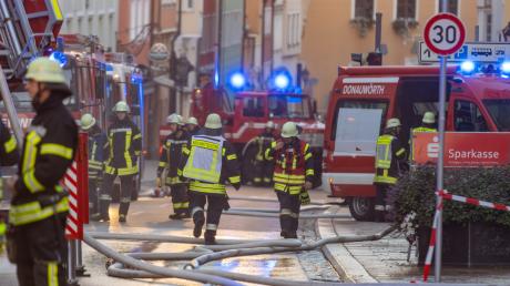 Eine große Feuerwehrübung fand in der Reichsstraße in Donauwörth statt.  