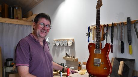 André Waldenmaier baut und repariert in Bissingen E-Gitarren und Bässe. Selbst spielt er aber nur wenig, sagt der Handwerker. 