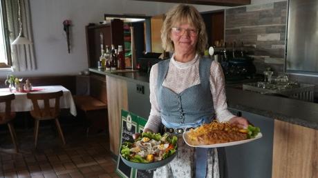 Wirtin Christine Fischhaber führt seit zwölf Jahren das Heim der Birkhahn-Schützen als Gaststätte Hörmannsberg. Sie kocht und bedient selber.
