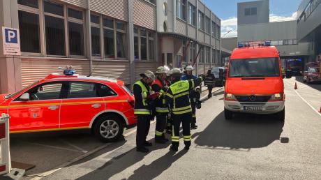 Eine Großübung der Ingolstädter Feuerwehren fand auf dem Gelände des Audi-Werks statt. 