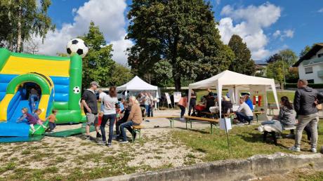 Gelegenheit zum Spielen, Toben und zum ratschen bot das Sommerfest der Aktiven Bürger Dasing.
