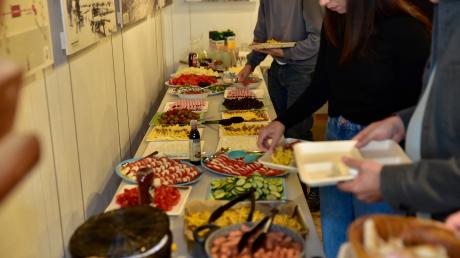 Reichhaltig und mit teilweise überraschenden Zutaten. Rund 60 Besucherinnen und Besucher freuten sich über das Türkische Frühstück in der Mittleren Mühle in Bobingen.