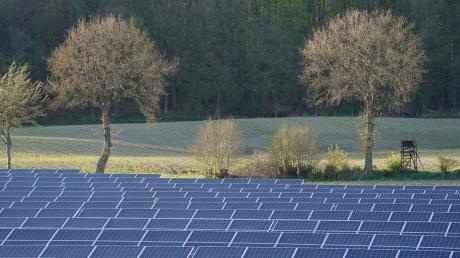 Der Weg zur Errichtung einer Fotovoltaik-Freiflächenanlage zwischen Krumbach und Niederraunau ist frei.