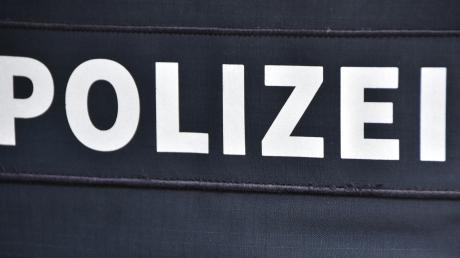 Ein Unbekannter hat in Mertingen beim Reit- und Fahrverein Geld gestohlen.