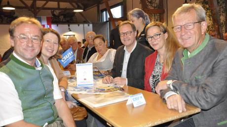 CSU-Generalsekretär Martin Huber (Dritter von rechts) war auf dem bayerischen Abend in Mertingen zu Gast.