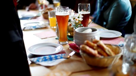 Typisch bayerisch: das Weißwurstfrühstück. Aber wie halten es Aichacherinnen und Aichacher?